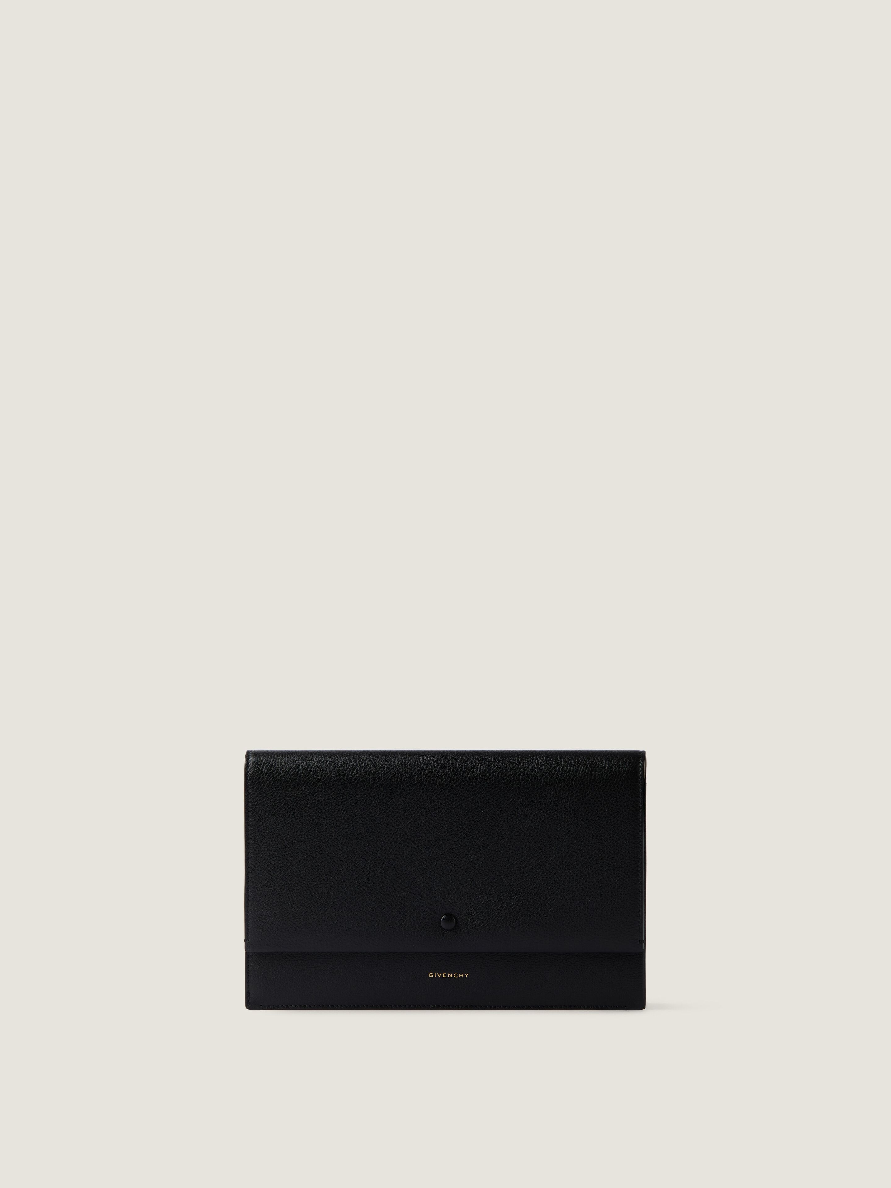 Day flat pouch in grained leather